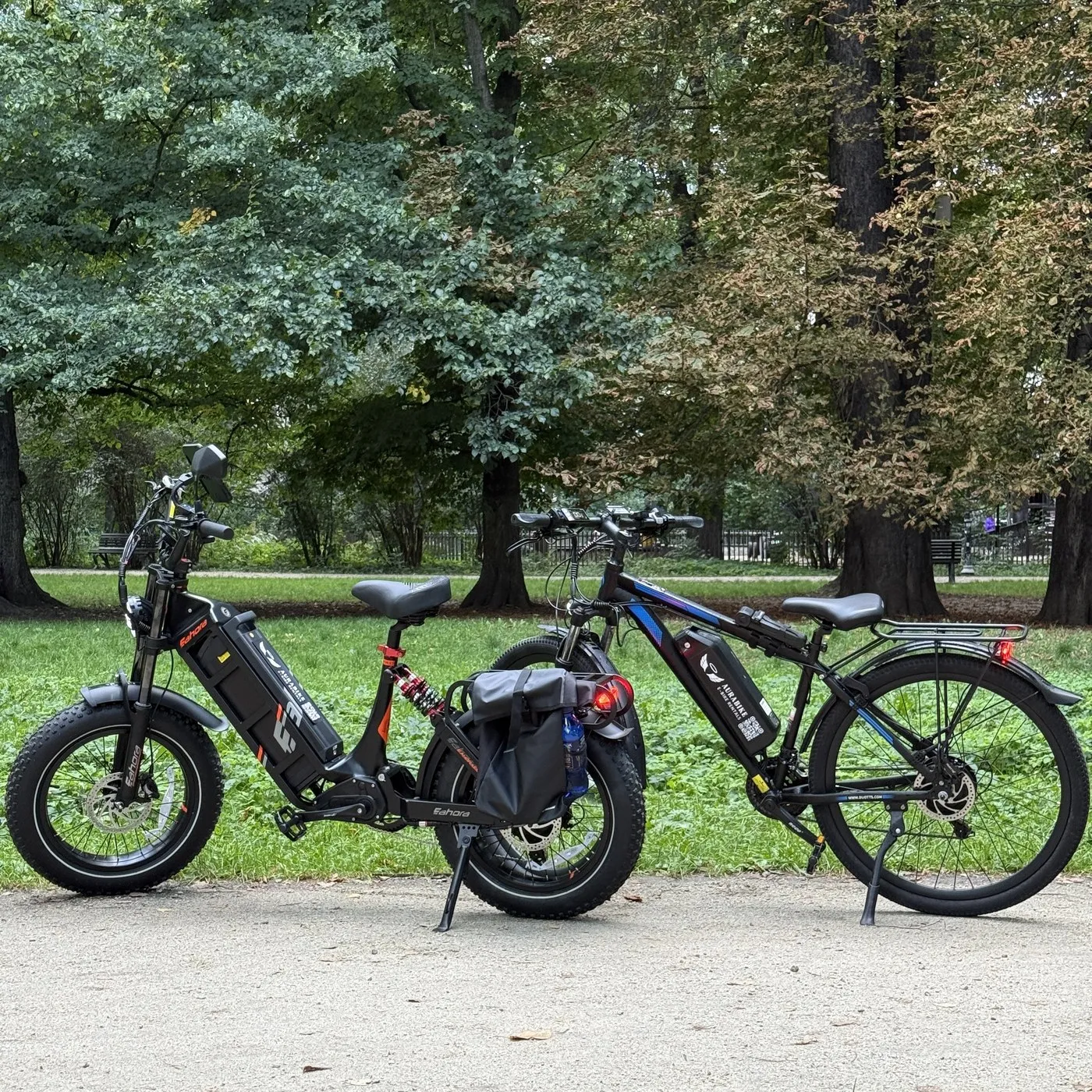 Two AURABIKE e-bikes for delivery work, parked in a park